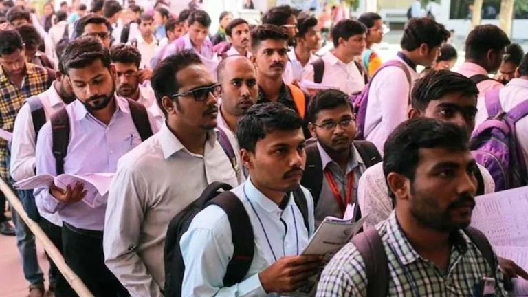 सरकारी जॉब अलर्ट: 12वीं पास युवाओं के लिए खुशखबरी! UKSSSC करेगा 1000 से ज्यादा पदों पर भर्ती, कैलेंडर जारी UKSSSC करेगा 1000 से ज्यादा पदों पर भर्ती