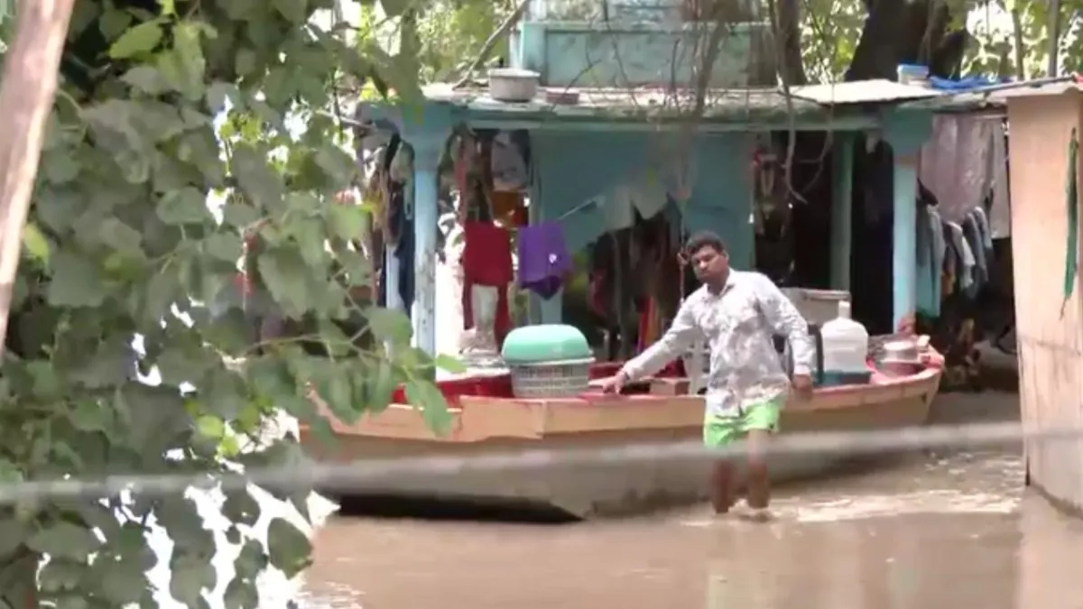Delhi Yamuna Bazar flood water
