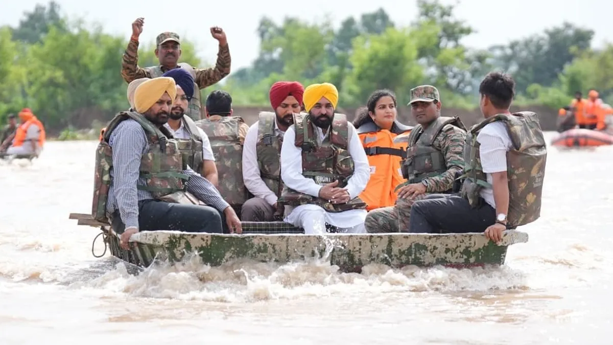 पंजाब में बाढ़ का कहर! CM भगवंत मान ने किया बाढ़ प्रभावित इलाकों का दौरा, केंद्र सरकार से की मुआवजा बढ़ाने की मांग सीएम भगवंत सिंह मान ने किया बाढ़ प्रभावित क्षेत्रों का दौरा