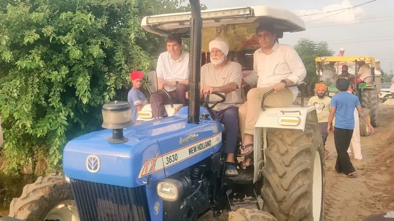 केजरीवाल के निर्देश पर दिल्ली "आप" संयोजक सौरभ भारद्वाज बाढ़ राहत सामग्री लेकर पंजाब रवाना Punjab Flood