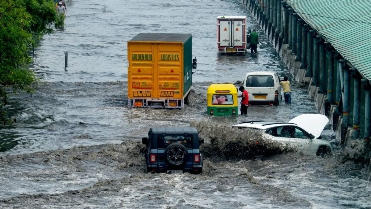 MP Weather Alert: झाबुआ, रतलाम, मंदसौर और नीमच में भारी बारिश का ऑरेंज अलर्ट, जाने अपने इलाके का हाल NewsTak