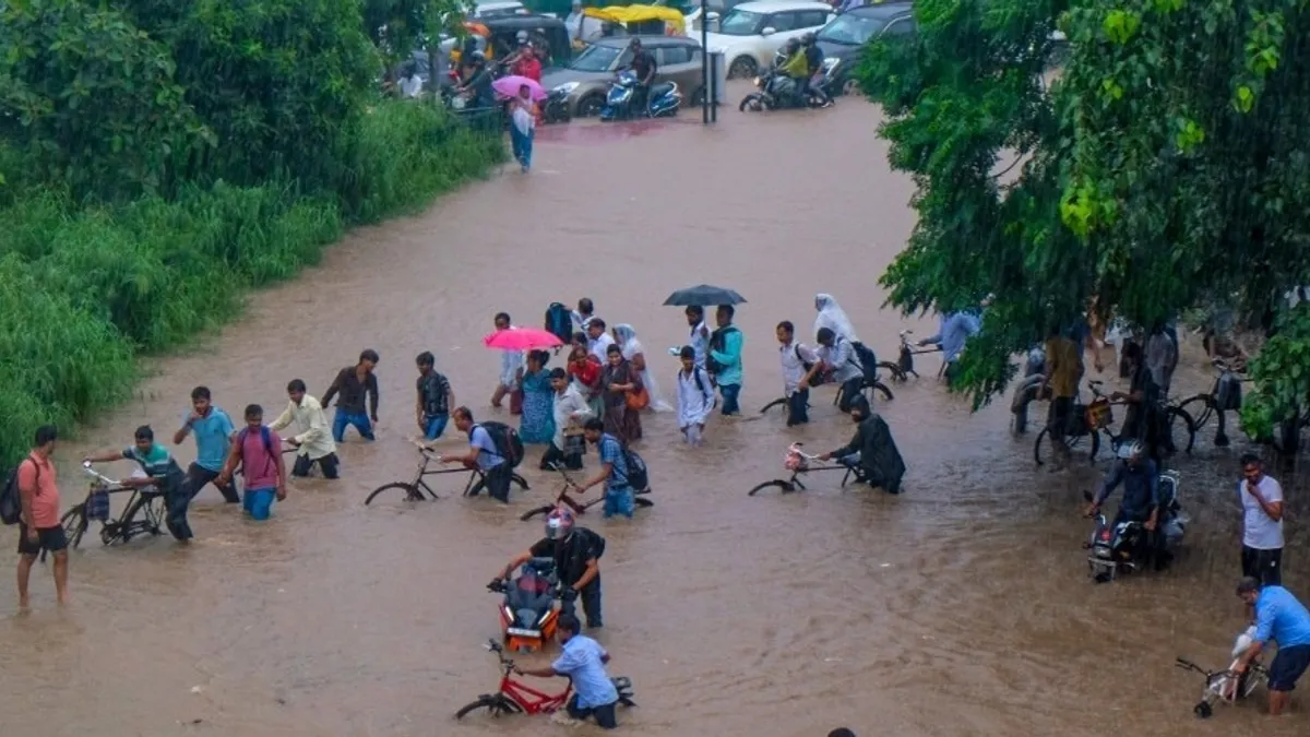 Weather Update: MP में भारी बारिश की चेतावनी जारी, सबसे ज्यादा असर मालवा निमाड़ के इन जिलों में, अपने इलाके का हाल जानें NewsTak