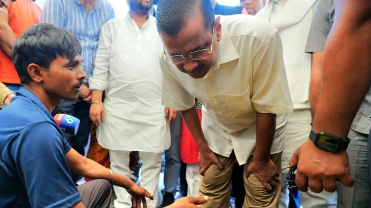 राहत शिविर पहुंचे अरविंद केजरीवाल, प्रभावित बोले - आपके समय मिलती थी सब सुविधाएं, अब नहीं मिल रही Delhi flood update, Delhi waterlogging crisis, Kejriwal relief camps Delhi, BJP vs AAP flood response, Delhi flood mismanagement