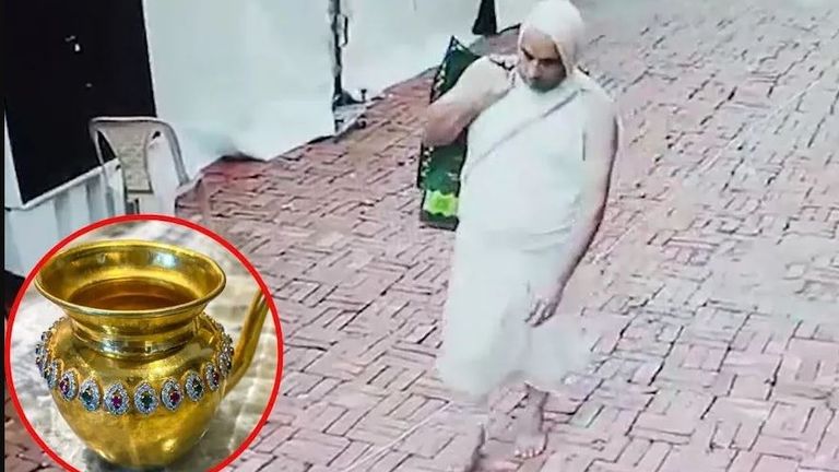 दिल्ली के लाल किले से चोरी हुआ 1 करोड़ का कलश बरामद, पुलिस ने हापुड़ से आरोपी को किया गिरफ्तार कलश चोरी के आरोपी को पुलिस ने पकड़ा (Photo: ITG)