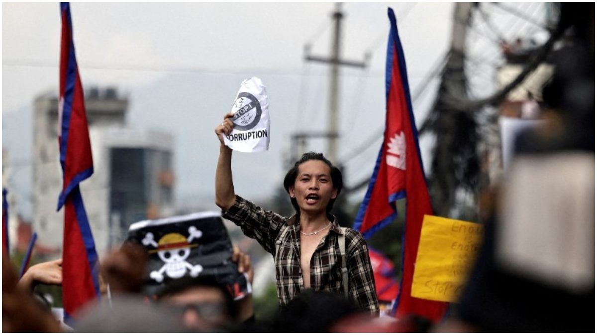 फेसबुक, इंस्टा बैन के बाद नेपाल में Gen-z ने काट दिया बवाल, संसद में घुसने की कोशिश, 16 की मौत NewsTak