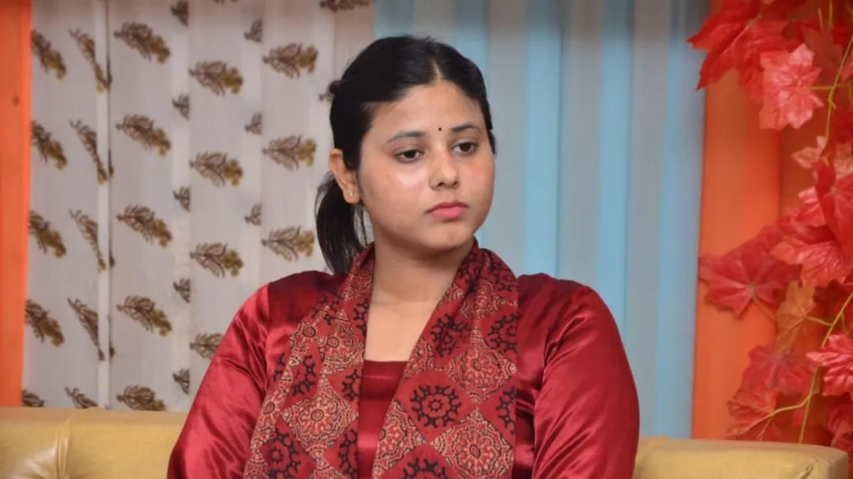 जौनपुर: सांसद प्रिया सरोज से एक शख्स ने मांगा सोलर लाइट, जवाब ऐसा कि ऑडियो हो गया वायरल Priya Saroj audio viral, Machhlishahr MP news, BJP booth president Raju Dubey