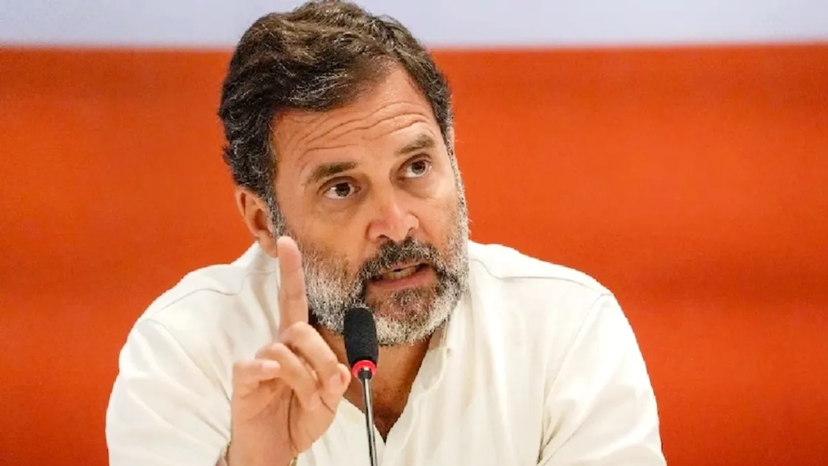 राहुल गांधी के रवैये को लेकर CRPF ने भेजा पत्र, लिखा- 'यलो बुक प्रोटोकॉल' का हुआ उल्लंघन, बिना बताए 9 महीने में 6 बार गए विदेश CRPF ने राहुल गांधी को सुरक्षा प्रोटोकॉल तोड़ने पर लिखा पत्र
