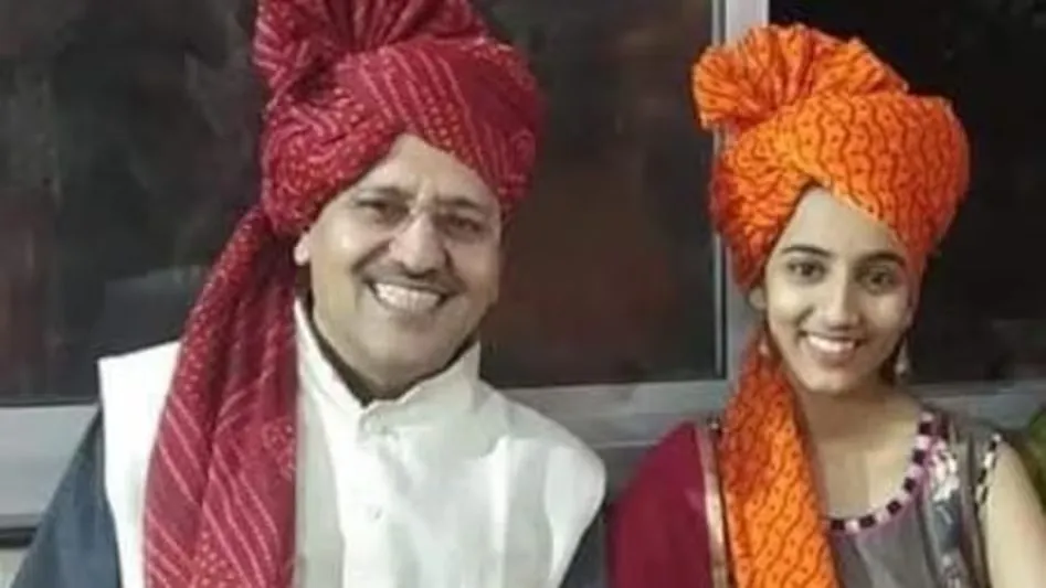 13 टॉपर में से पांच महिलाएं