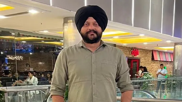  दिल्ली में सड़क हादसे में भारत सरकार के डिप्टी सेक्रेटरी नवजोत सिंह की मौत. (Photo: ITG)