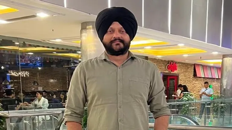 Delhi BMW Accident: भारत सरकार के डिप्टी सेक्रेटरी नवजोत सिंह की सड़क हादसे में मौत...बाइक को BMW कार ने मारी थी टक्कर दिल्ली में सड़क हादसे में भारत सरकार के डिप्टी सेक्रेटरी नवजोत सिंह की मौत. (Photo: ITG)