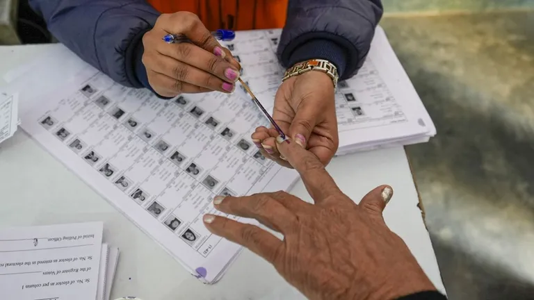 बिहार चुनाव सर्वे: NDA का काम, सीएम का चेहरा या विकास के मुद्दे, किस पर पब्लिक देने जा रही वोट? वोट वाइब सर्वे में जनता ने सबसे ज्यादा वोटिंग का आधार विकास को बताया