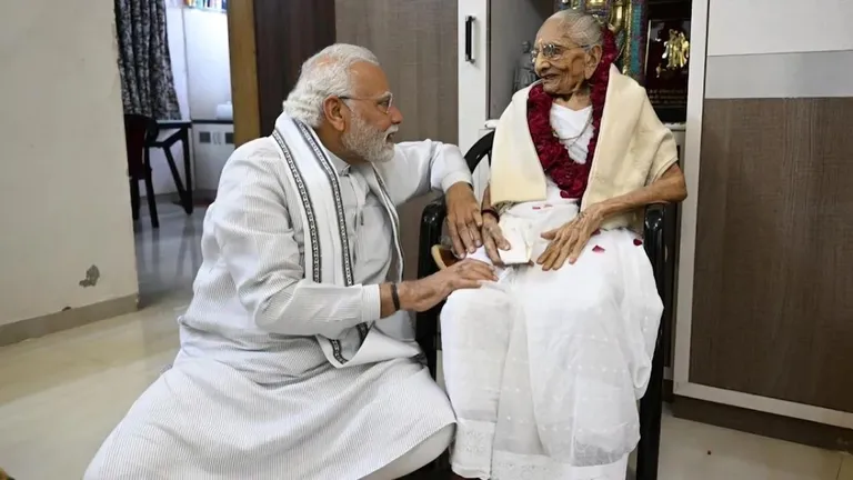 कांग्रेस को सोशल मीडिया से हटाना होगा पीएम मोदी की मां का AI वीडियो, पटना हाई कोर्ट का बड़ा आदेश पटना हाई कोर्ट ने कांग्रेस को पीएम मोदी और उनकी मां हीराबेन मोदी का AI वीडियो सोशल मीडिया से हटाने का आदेश दिया