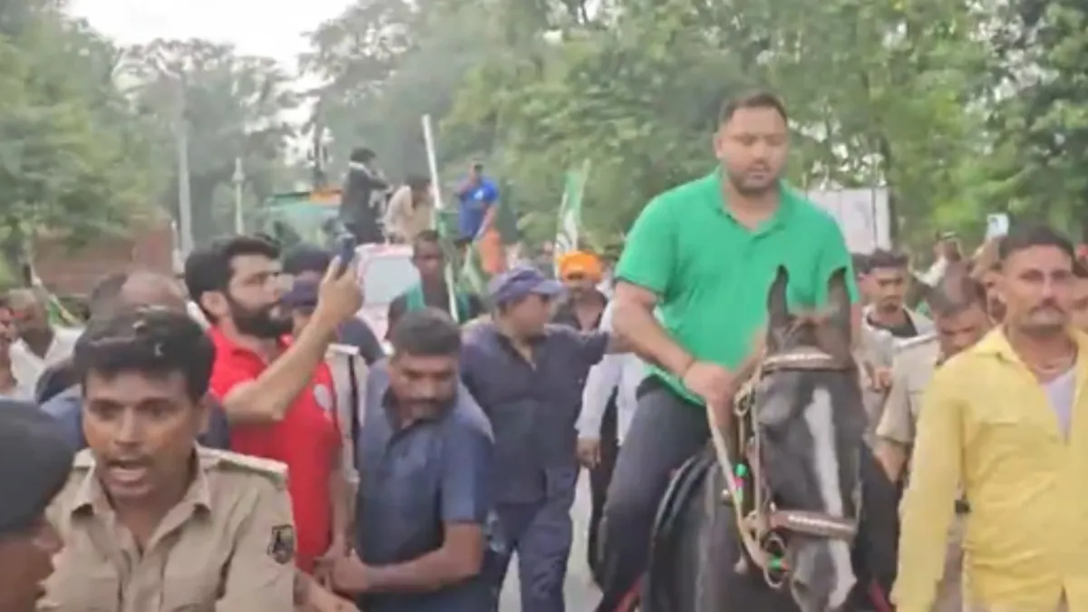 अनंत सिंह के गढ़ मोकामा में घुड़सवारी करते तेजस्वी यादव