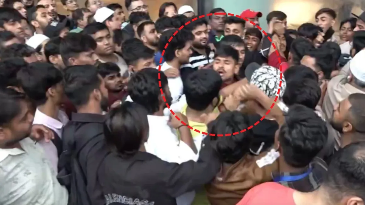iPhone 17 Sale Mumbai Apple Store Fight Viral Video
