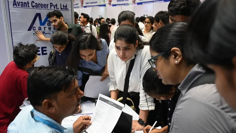 MP Police Vacancy: MP पुलिस विभाग में 7500 पदों पर भर्ती; 8वीं, 10वीं पास कर सकते हैं अप्लाई, जानें कैसे करें आवेदन मध्य प्रदेश पुलिस में कुल 7,500 पदों पर भर्ती