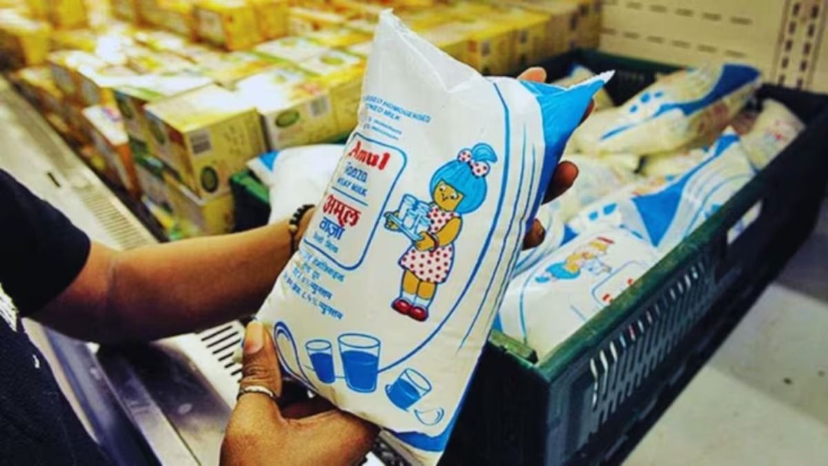 New GST Rates: दूध, दही, पनीर, सब हुआ सस्ता; Amul और Mother Dairy ने घटाए दाम, देखें नई लिस्ट NewsTak