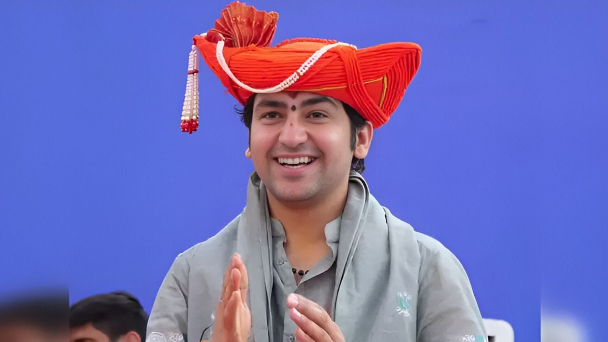 पं. धीरेंद्र शास्त्री.