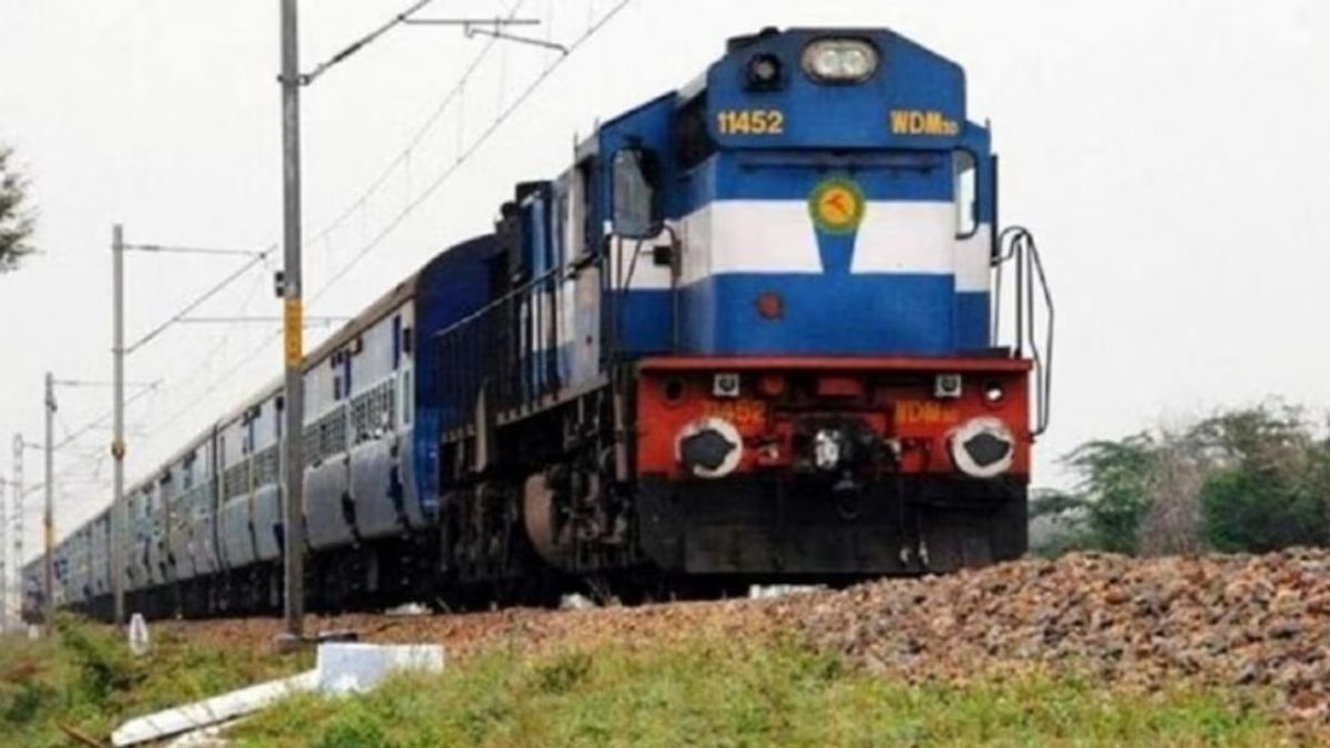 यूपी-बिहार वालों के लिए दिवाली और छठ में रेलवे में दी बड़ी सहूलियत, 15 नवंबर तक दौड़ेंगी 12000 स्पेशल ट्रेनें! 12000 Special Trains for Diwali and Chhath 2025