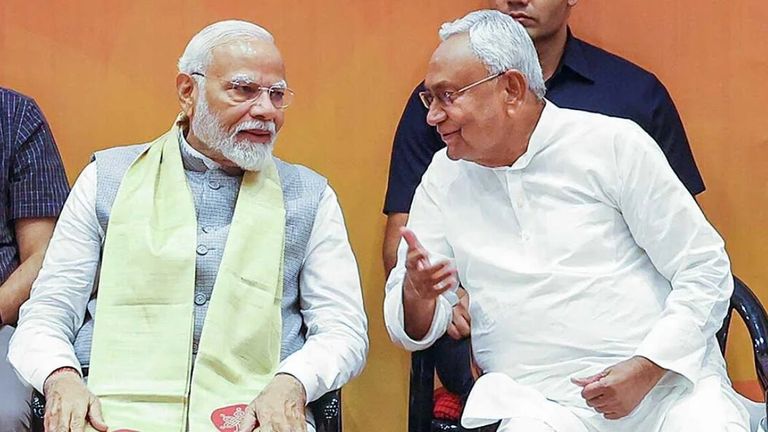 केंद्र सरकार ने बिहार को दी 6014 करोड़ रुपए की सौगात, रेलवे और सड़क क्षेत्र में होगा विकास केंद्र सरकार ने बिहार को 6014 करोड़ की सौगा दी – रेलवे और सड़क विकास परियोजना