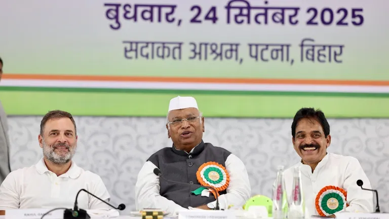 पटना में कांग्रेस की CWC की मीटिंग में क्या-कुछ हुआ? सामने आई पूरी कहानी पटना में कांग्रेस CWC मीटिंग – राहुल गांधी, मल्लिकार्जुन खड़गे और वरिष्ठ नेताओं की बैठक