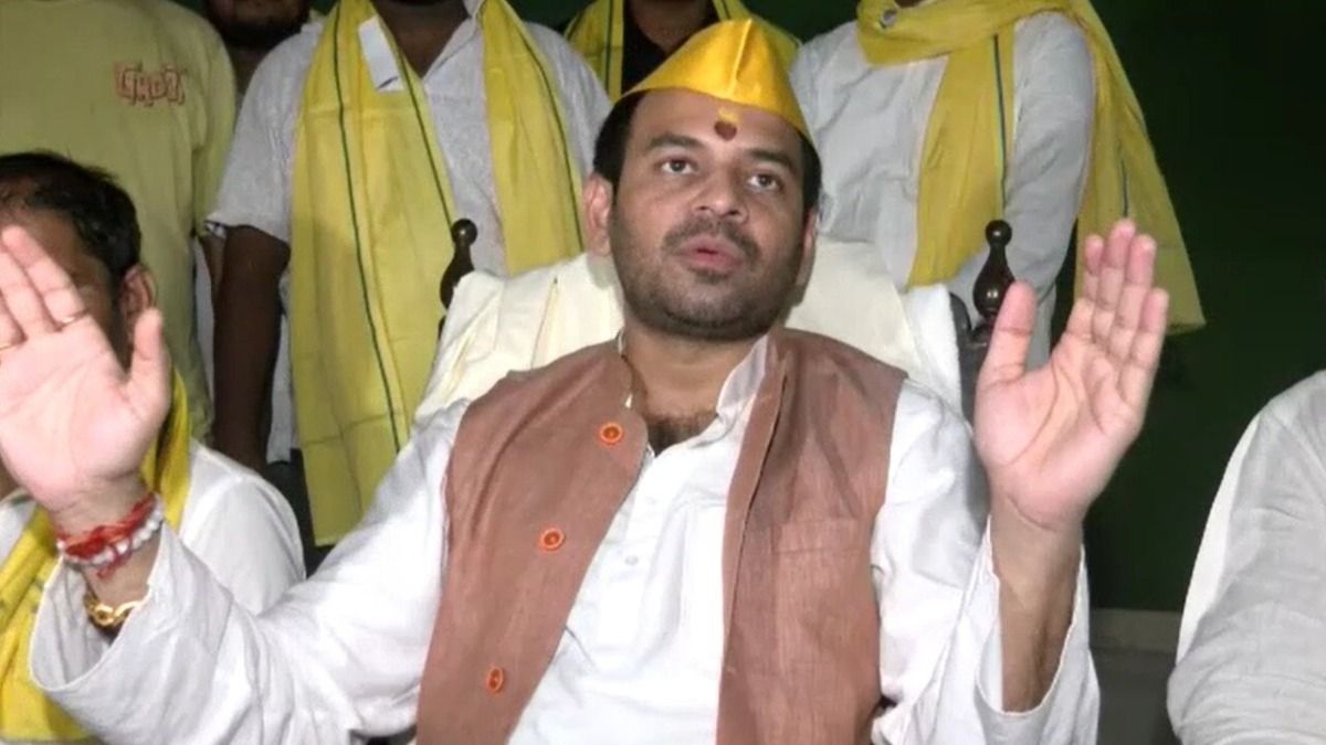 तेज प्रताप यादव ने नई पार्टी 'जनशक्ति जनता दल' का पोस्टर लॉन्च किया, चुनाव चिह्न ब्लैकबोर्ड रखा