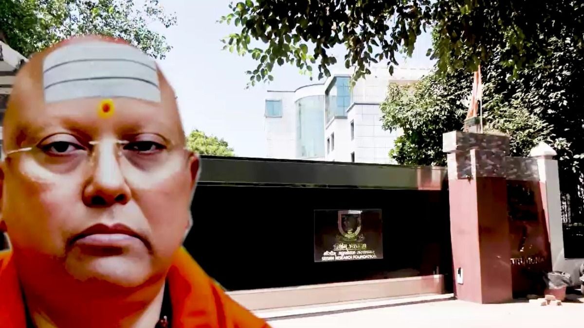 चैतन्यानंद पर 17 लड़कियों ने लगाया यौन उत्पीड़न का आरोप