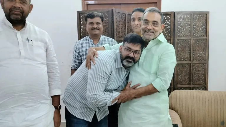 बिहार चुनाव से पहले पवन सिंह की एनडीए में एंट्री? उपेंद्र कुशवाहा से मिलकर छुए पैर, इस सीट से लड़ने की चर्चा! पवन सिंह ने उपेंद्र कुशवाहा से की मुलाकात