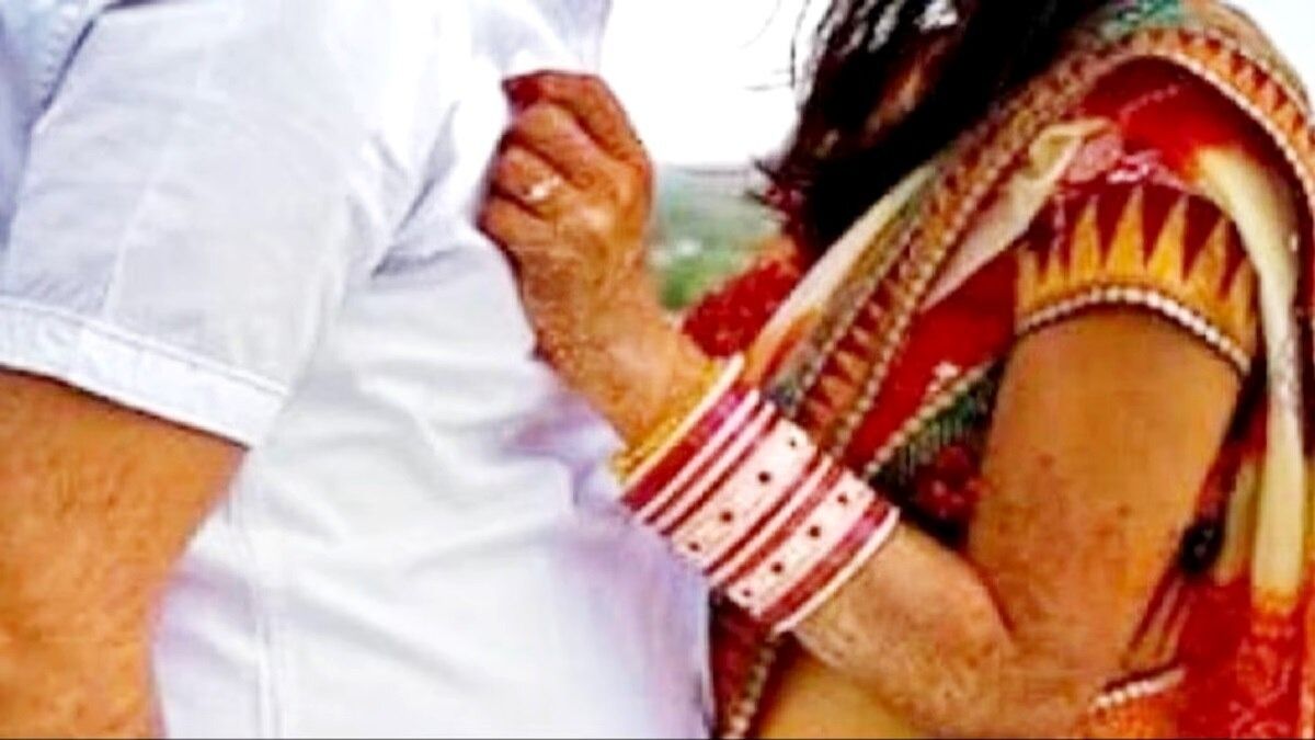 UP: दो सगी बहनें ने शादी के 10 साल बाद आपस में पतियों की अदला-बदली, वजह जानकर हर कोई रह गया हैरान! UP: ललितपुर में पतियाें की अदला-बदली का मामला आया सामने. (प्रतीकात्मक तस्वीर)