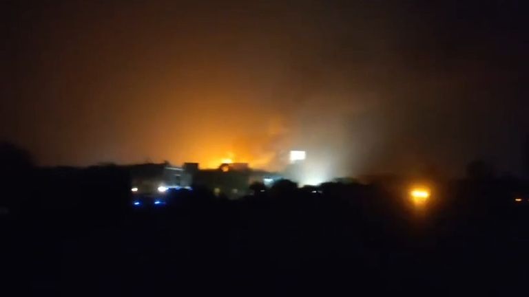 जयपुर-अजमेर हाईवे पर LPG ट्रक में भीषण विस्फोट, 10 KM तक गूंजे धमाके; कई वाहन राख Jaipur LPG Blast