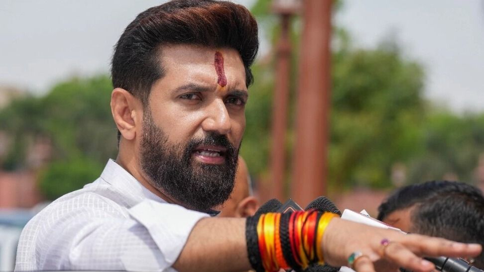 Bihar Election 2025: NDA में सीट शेयरिंग पर खींचतान जारी, मंत्री पद छोड़ सकते हैं चिराग पासवान? Chirag Paswan (Photo: ITG)