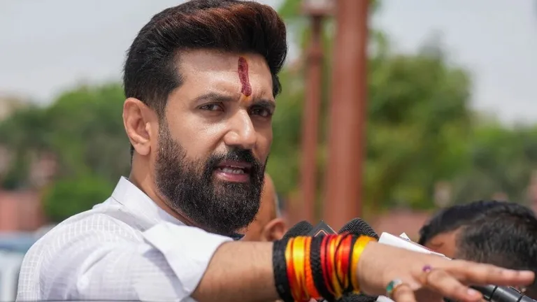 Bihar Election 2025: NDA में सीट शेयरिंग पर खींचतान जारी, मंत्री पद छोड़ सकते हैं चिराग पासवान? Chirag Paswan (Photo: ITG)