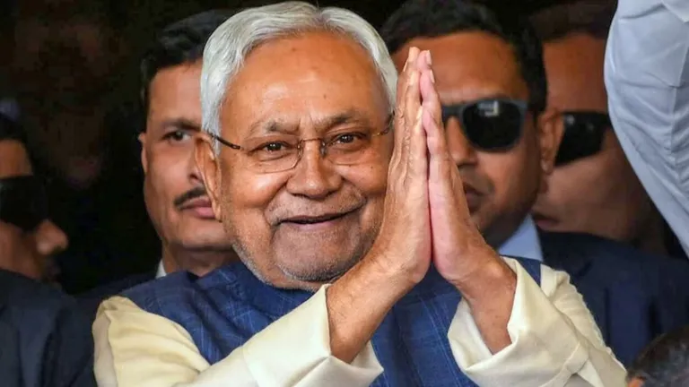 Bihar Election 2025: जदयू ने 90 से ज्यादा कैंडिडेट के नाम किए फाइनल, इन नेताओं का कट सकता है टिकट जेडीयू ने 90 से ज्यादा सीटों पर फाइनल किए उम्मीदवार