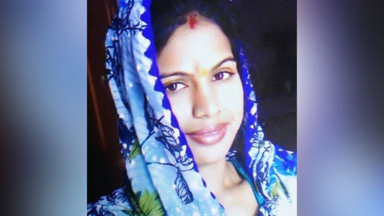करवा चौथ से ठीक एक दिन पहले हापुड़ में दर्दनाक हादसा...पति के सामने ही सड़क पर निकलकर धड़कता रहा पत्नी अनुराधा का दिल! Hapur news