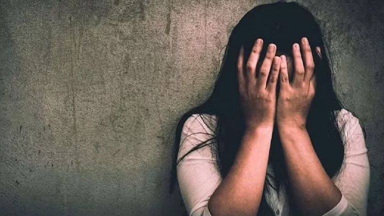 जयपुर: दीवार फांदकर सरकारी स्कूल के टॉयलेट में छिप गया दरिंदा, बाथरूम गई छात्रा से किया दुष्कर्म NewsTak