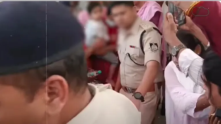 गोद में बच्ची लेकर कोर्ट पहुंची DSP पूजा पांडे, जानें एमपी पुलिस की इमेज खराब करने वाली कौन हैं ये डीएसपी पूजा पांडे