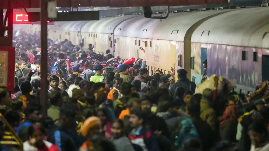 Delhi railway platform ticket ban