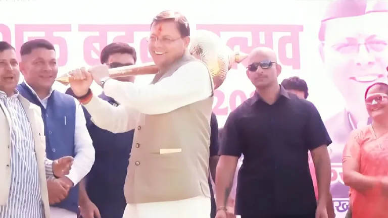 हवा में गदा लहराकर CM धामी ने दिया उत्तराखंड की संस्कृति की रक्षा का संदेश Pushkar singh dhami