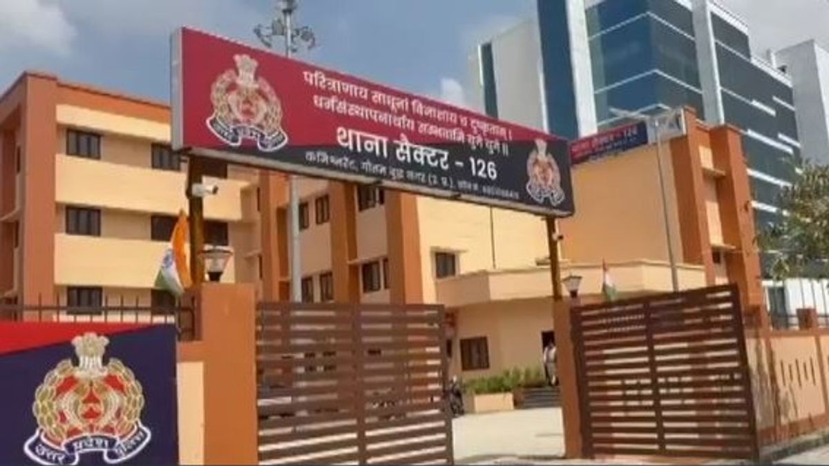 नोएडा में IPS अधिकारी पर उनकी पत्नी ने दर्ज करवाई 48 पन्नों की FIR, पति के अवैध संबंध पर भी बोली! NewsTak