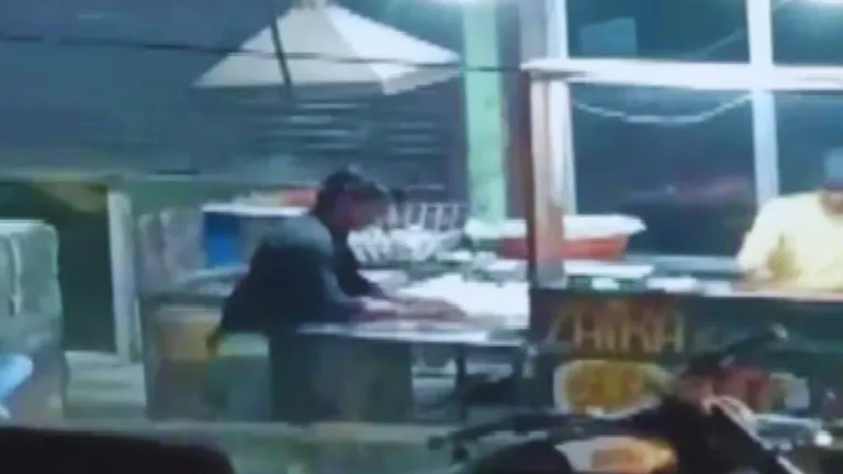 उत्तरकाशी: रेस्टोरेंट में युवक पर लगा थूककर रोटी बनाने का आरोप, मामले में पुलिस ने लिया ये बड़ा एक्शन Uttarkashi News