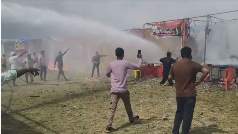 MP: मैहर में पटाखे की दुकान में लगी भीषण आग, जल कर राख हो गया लाखों का सामान मैहर में हुआ बड़ा हादसा