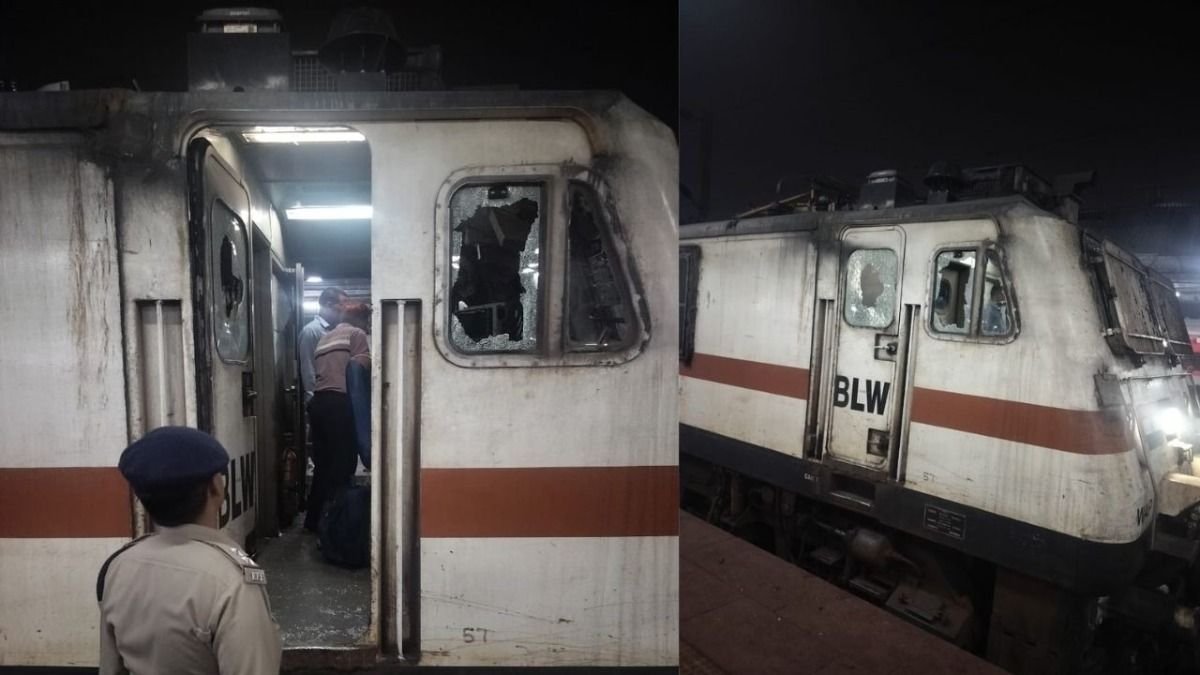 Stones pelted on festival special train: दरभंगा जा रही ट्रेन पर पथराव, यात्रियों में मचा हड़कंप Stones pelted on festival special train