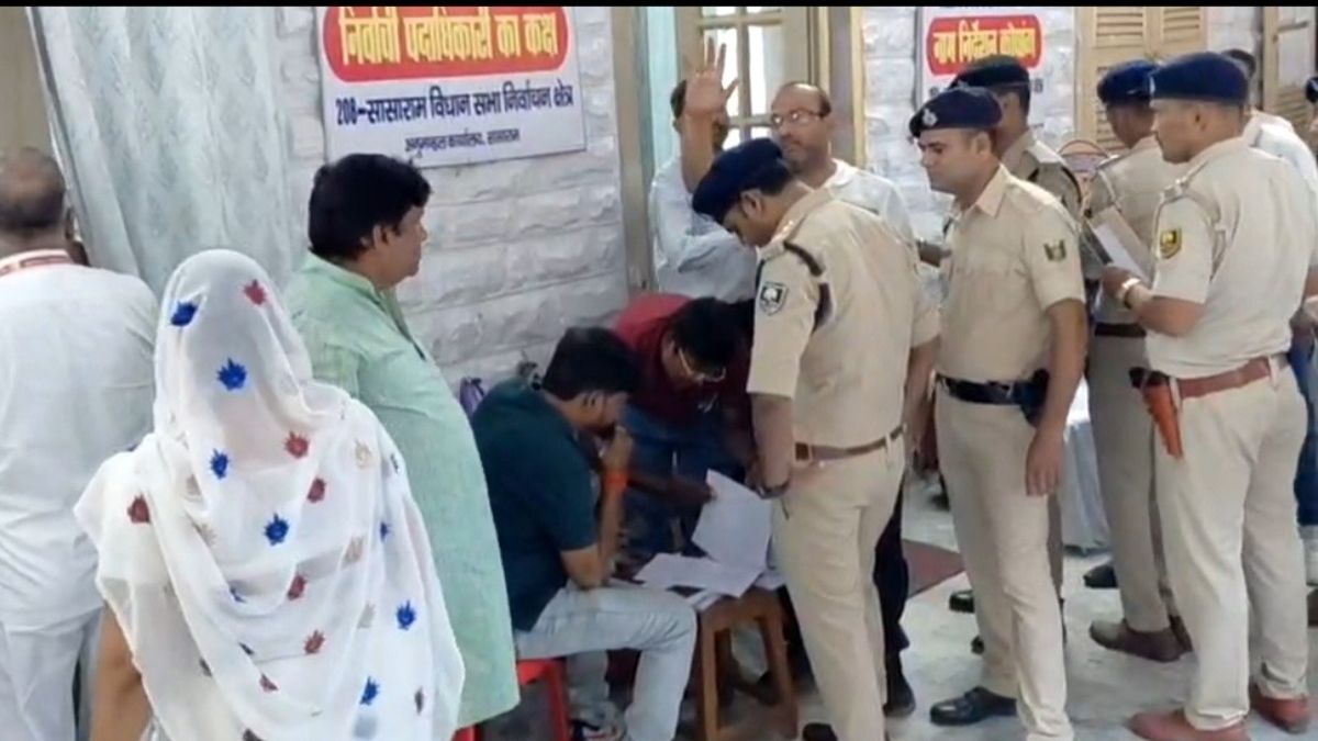 Bihar Election 2025 : RJD उम्मीदवार सत्येंद्र साह नामांकन के तुरंत बाद हुए गिरफ्तार, 21 साल पुराने डकैती केस में झारखंड पुलिस की कार्रवाई Bihar election 2025