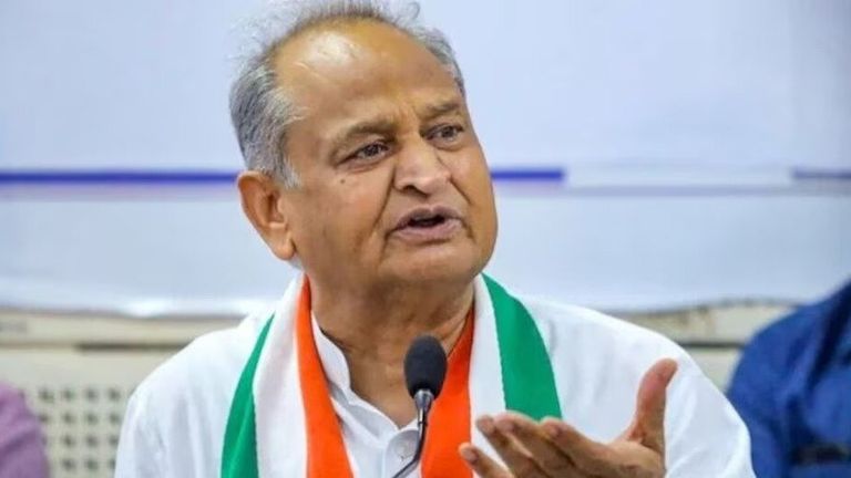 Bihar Election 2025: पटना पहुंचे अशोक गहलोत ने महागठबंधन में फंसे पेच को लेकर दिया ये बड़ा बयान महागठबंधन में फंसे पेच को लेकर अशोक गहलोत ने दिया बड़ा बयान