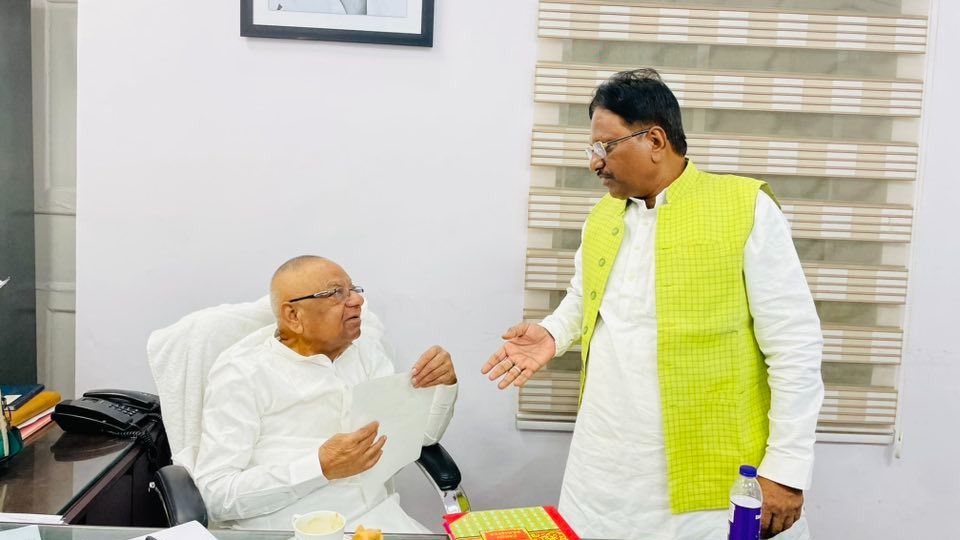 Bihar Election 2025: चुनाव से पहले तेजस्वी यादव को बड़ा झटका, राजद के स्टार प्रचारक ने पाला बदल बीजेपी किया जॉइन