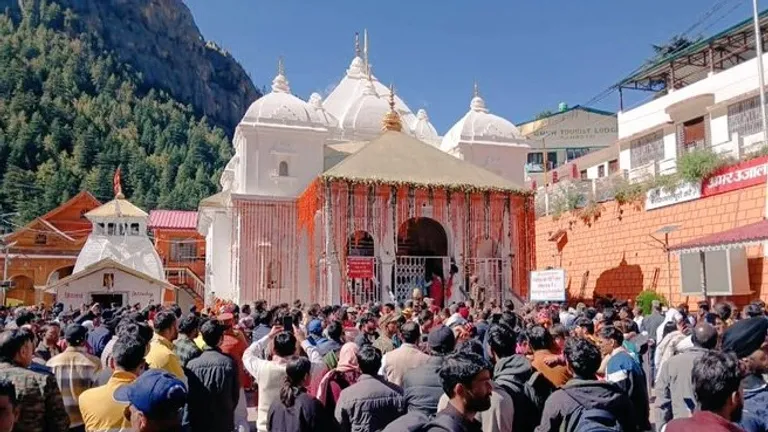 गंगोत्री के कपाट बंद, इस सीजन में बाबा केदारनाथ की आखिरी आरती के बाद 23 से बंद होंगे दर्शन, जानें पूरी डिटेल गंगोत्री धाम के कपाट हुए बंद