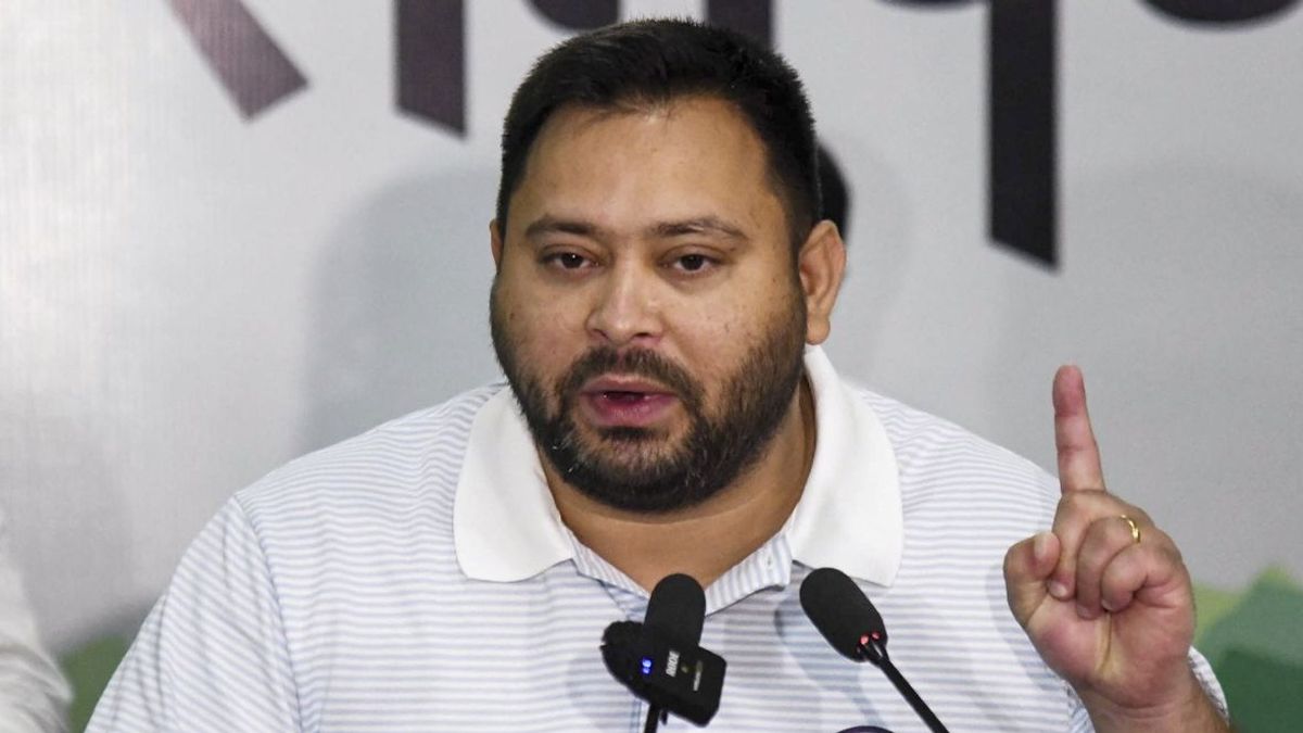 सीएम फेस बनते ही तेजस्वी के तीखे तेवर, बोले- "बीजेपी खत्म करना चाहती है जेडीयू, इसलिए यह नीतीश कुमार का आखिरी चुनाव" महागठबंधन का सीएम फेस बनते ही तेजस्वी यादव ने दिया विस्फोटक बयान