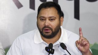 सीएम फेस बनते ही तेजस्वी के तीखे तेवर, बोले- "बीजेपी खत्म करना चाहती है जेडीयू, इसलिए यह नीतीश कुमार का आखिरी चुनाव" NewsTak
