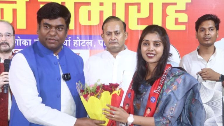 मुकेश सहनी के डिप्टी सीएम फेस बनते ही बाबूबराही सीट पर RJD का रास्ता साफ, VIP उम्मीदवार बिंदु यादव ने नामांकन वापस लिया Bindu Gulab Yadav