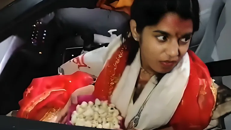 बिहार में चुनाव से पहले 'पाग विवाद' ने गरमाया माहौल, मैथिली ठाकुर का पाग में मखाना रखकर खाने का वीडियो वायरल Maithili Thakur viral video