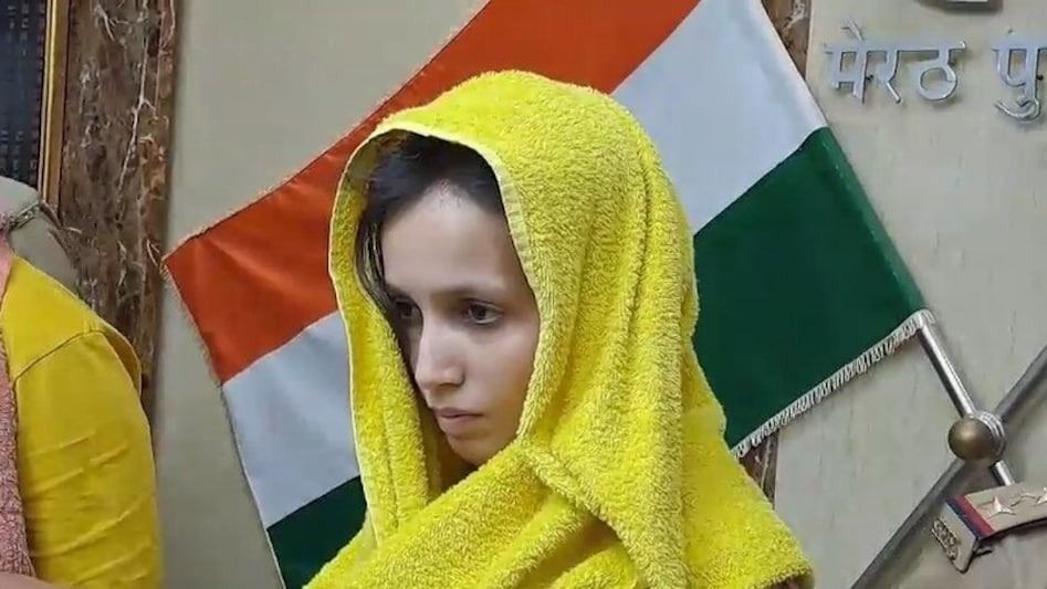 'नीले ड्रम' वाली मुस्कान को मेरठ जेल में मिला नया 'रिश्तेदार', यूं मनाया भाई दूज का त्योहार!